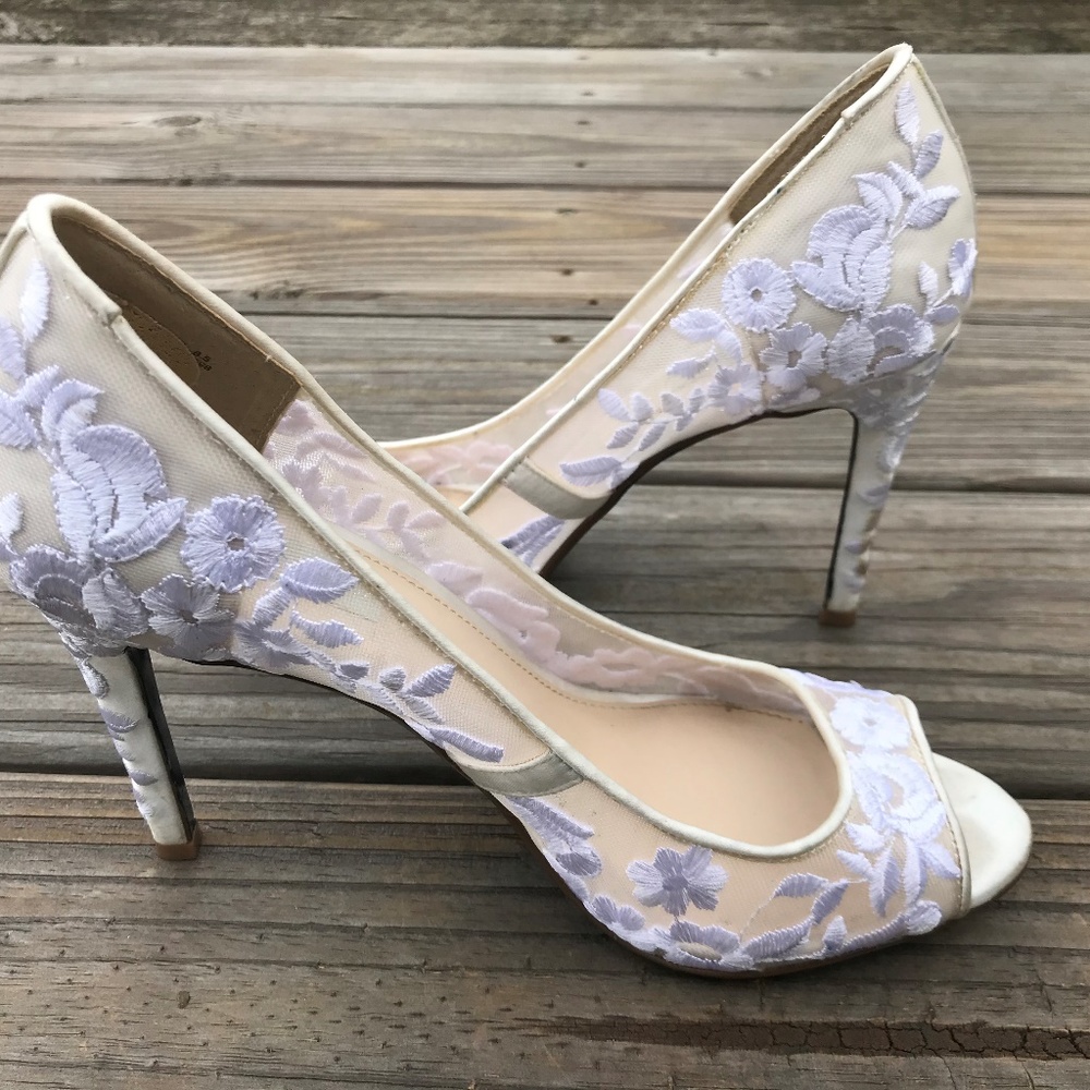 Betsey Johnson Women Heels Shoes Peep Toe White - Picture 4 of 8